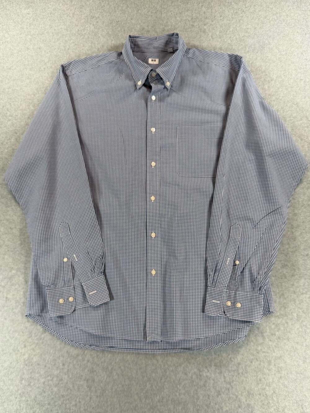 Uniqlo Men's Blue and White Gingham Long Sleeve Button-Down Shirt